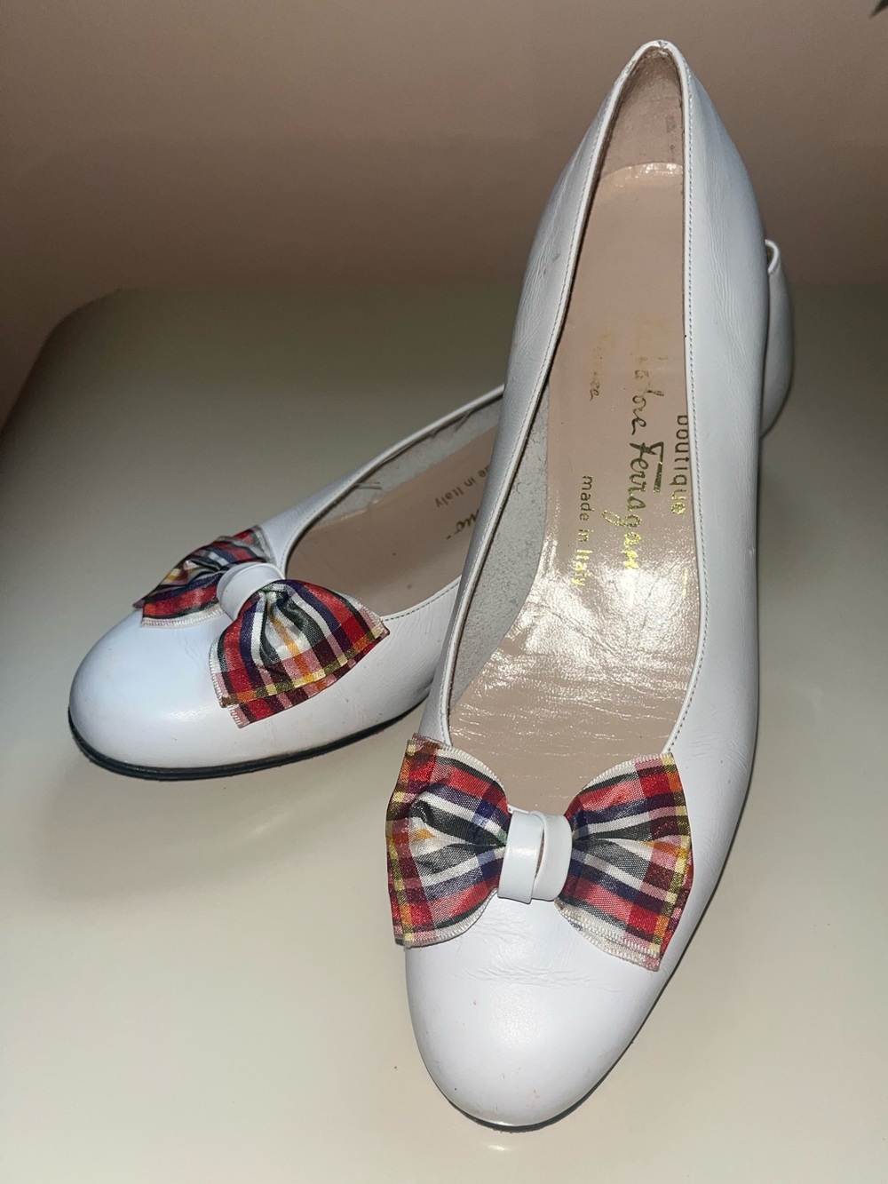 Salvatore Ferragamo White Leather Pumps with Multicolor Plaid Bow